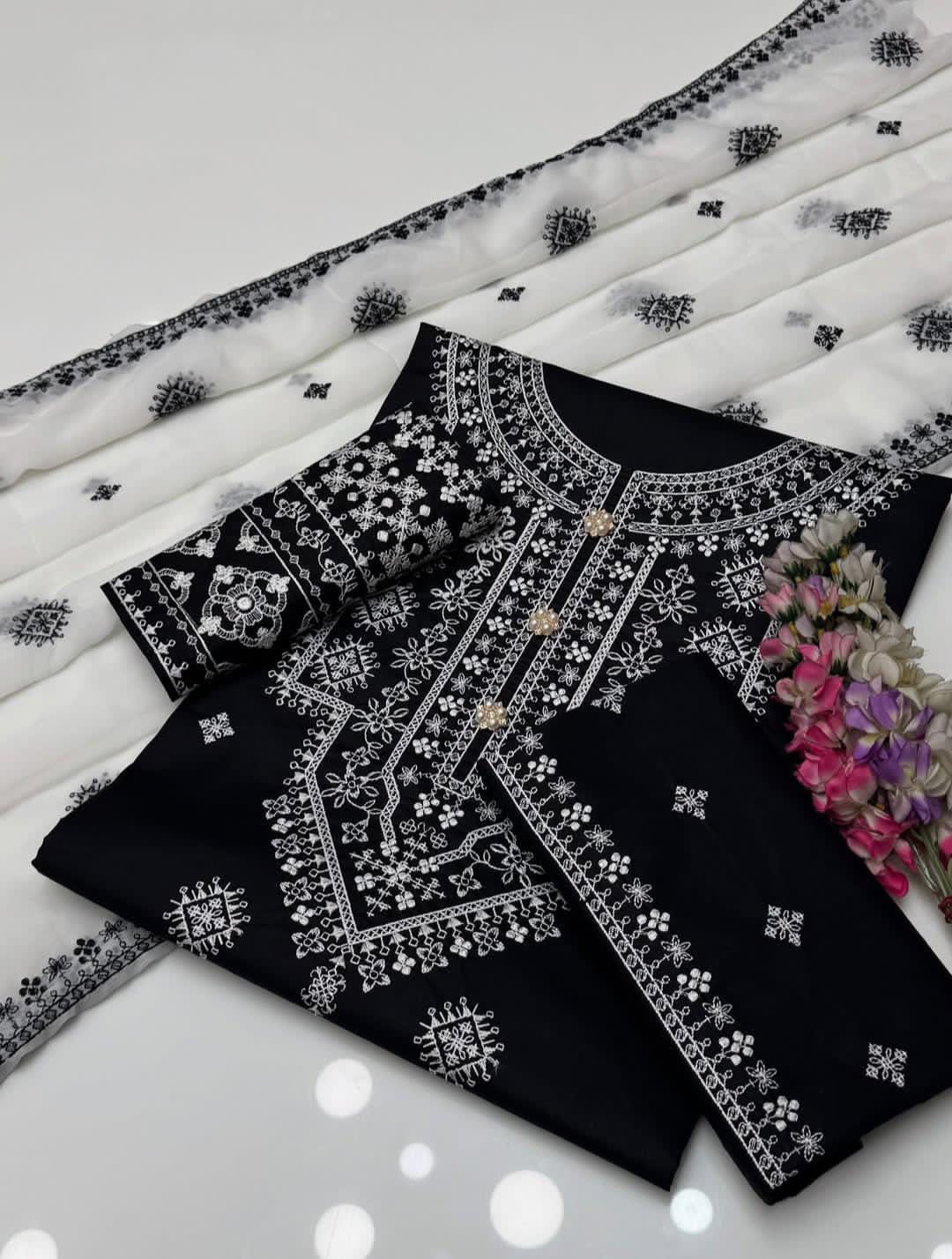 #Black & White Edition
❇️Stuff Lawn Cotton
3pc